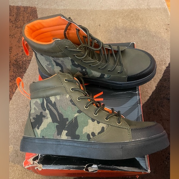 Deerstags boys sneaker boot size 4.5 $35 - Picture 2 of 4